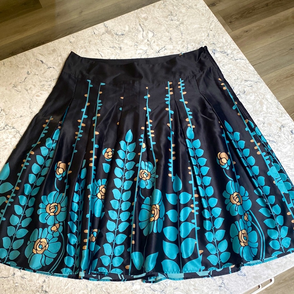 Mossimo floral print skirt - Size 8